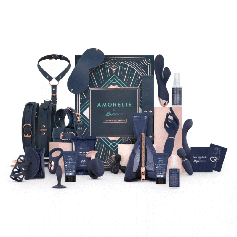 Amorelie Original Adventskalender 2025 in edler Box mit 24 erotischen Toys, Pflege- und Spielideen für Paare.