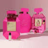 Victoria's Secret Adventskalender 2025 mit 12 Bombshell Beauty-Highlights wie Eau de Parfum, Gloss und Mini Mists in festlicher Box.