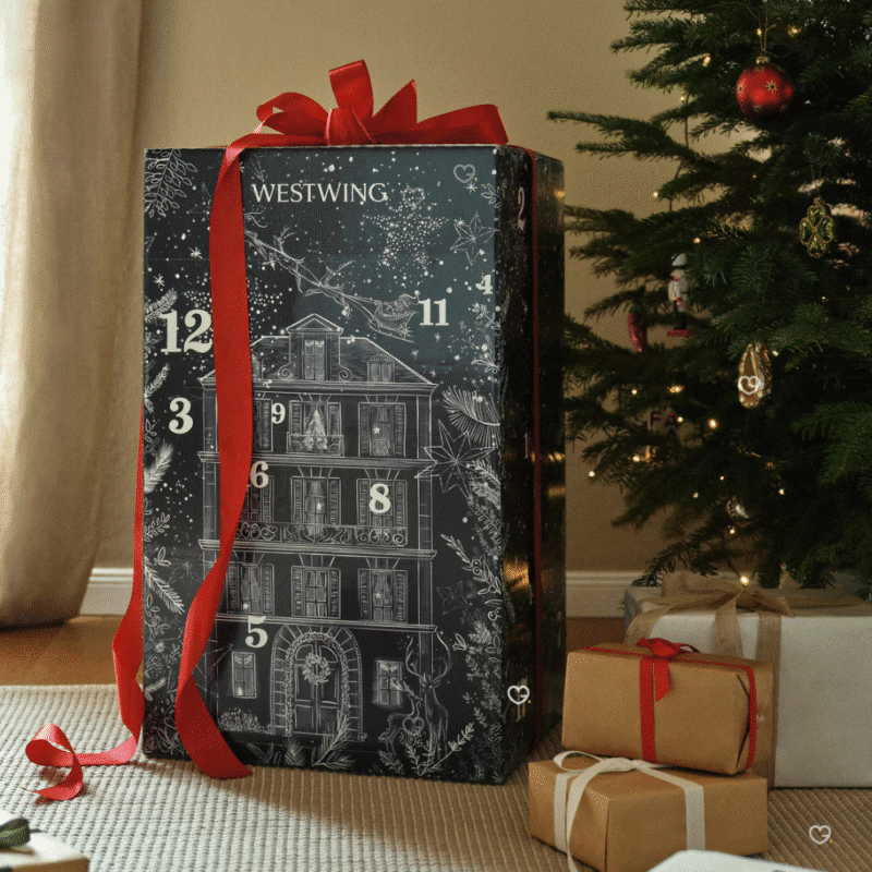 Westwing adventskalender 2025 lifestyle beinhaltet Kerzen, Vasen, Karaffen und andere Dekorationen