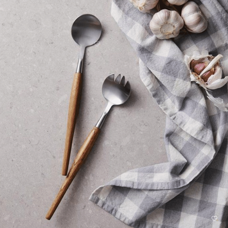 Westwing adventskalender 2025 lifestyle beinhaltet Kerzen, Vasen, Karaffen und andere Dekorationen