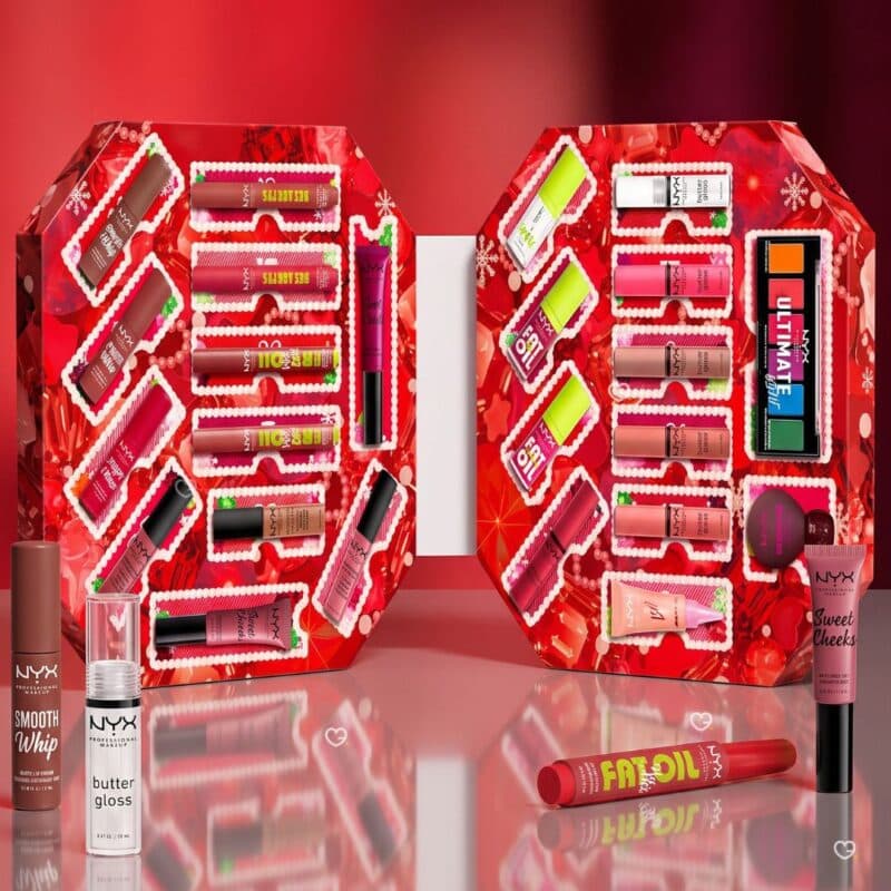 Geöffnete NYX Bling Box 2026 mit 24 Make-up-Produkten in Originalgröße
