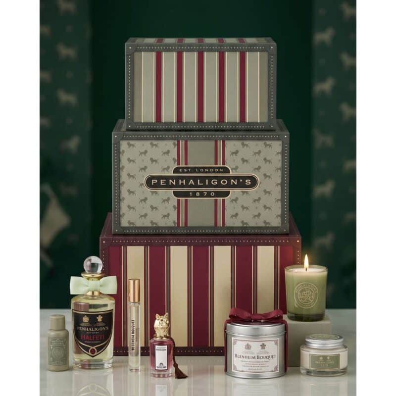 Penhaligon's Adventskalender 2026, Koffer mit Duftauswahl auf Marmor