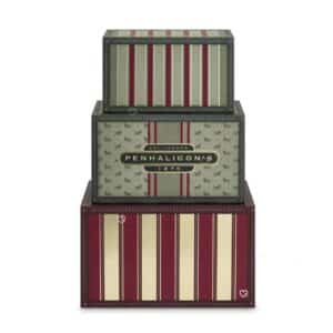 Penhaligon's Adventskalender 2026, drei gestapelte Reisekoffer mit 24 Schubladen