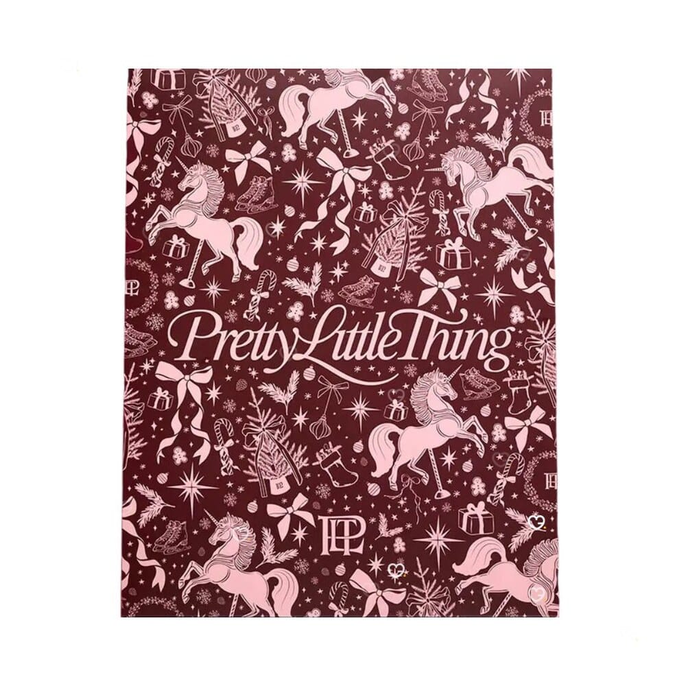PrettyLittleThing Adventskalender 2026 geschlossene bordeaux-rosa Karussell-Schublade mit goldenem PLT-Logo