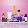 Stylevana Adventskalender 2026 enthaltene K-Beauty-Produkte in winterlicher Kulisse