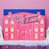 Stylevana Adventskalender 2026 geschlossene Box in weihnachtlicher Winterkulisse mit Schnee
