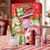 YesStyle Adventskalender 2026, Verpackung mit Serum, Reiniger und Make-up im Vordergrund