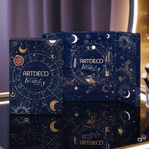 Artdeco Adventskalender 2025 mit 24 Beauty-Überraschungen in festlicher Box, inkl. Blush Couture Limited Edition.