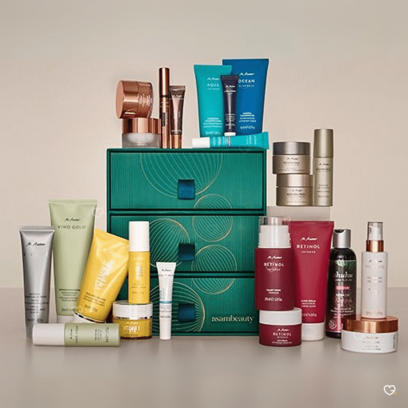 Asam Beauty Prestige Adventskalender 2025 mit 24 Originalgrößen aus Pflege und Make-up in luxuriöser festlicher Box.