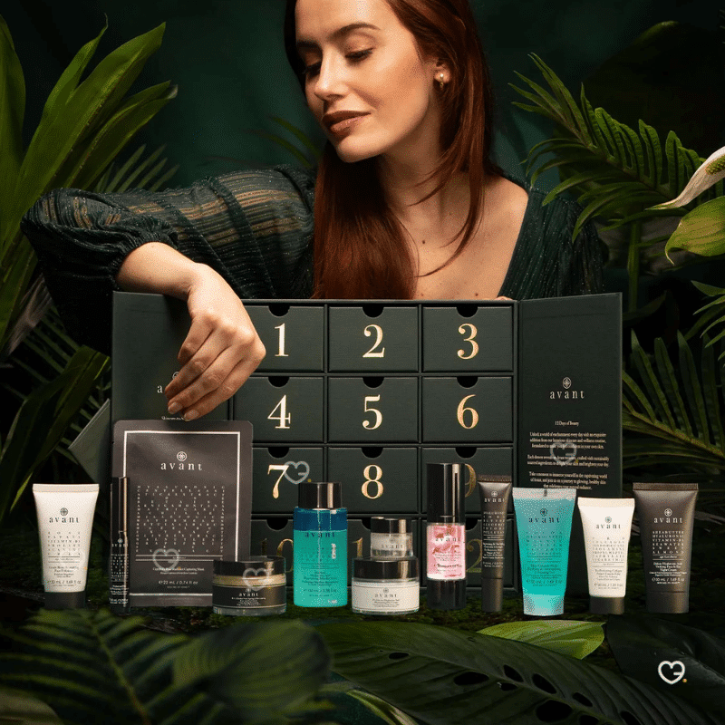 Avant Skincare Adventskalender 2025 in edler Box mit 12 luxuriösen Hautpflege-Highlights aus Seren, Cremes und Masken.