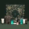 Avant Skincare Adventskalender 2025 in edler Box mit 12 luxuriösen Hautpflege-Highlights aus Seren, Cremes und Masken.