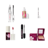 Benefit Adventskalender 2025 mit 24 Beauty-Überraschungen in festlicher Box, Mix aus Bestsellern und Neuheiten.