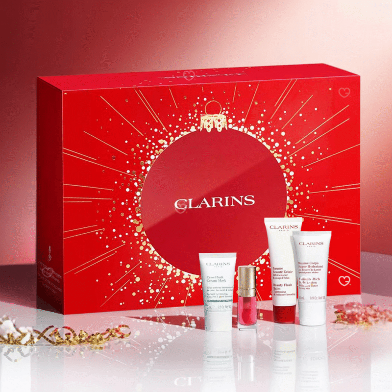 Clarins 12 Tage Adventskalender 2025 in roter Geschenkbox mit 12 luxuriösen Pflege- und Make-up-Minis für die Adventszeit