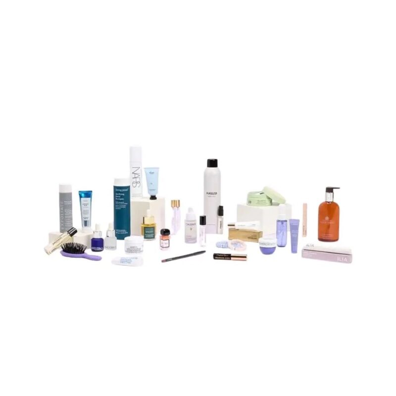 De Bijenkorf Adventskalender 2025 mit 25 luxuriösen Beauty-Überraschungen von Marken wie MAC, Kiehl’s und Charlotte Tilbury.