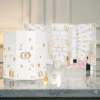 Dior Adventskalender 2025 als luxuriöse Box mit 24 Miniaturen aus Parfum, Make-up, Pflege und Duftkerze.