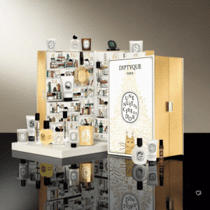 Diptyque Adventskalender 2025 mit 25 luxuriösen Mini-Kerzen, Parfums und Pflegeprodukten in festlicher Geschenkbox.