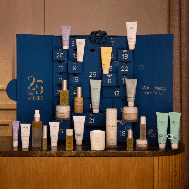 ESPA Adventskalender 2025 in edler Box mit 25 Luxus-Skincare-Überraschungen, darunter 7 Produkte in Originalgröße.