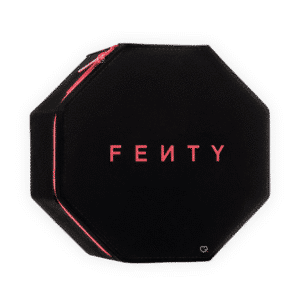Fenty Beauty Adventskalender 2025 mit 12 limitierten Make-up- und Skincare-Highlights in festlicher Geschenkbox.