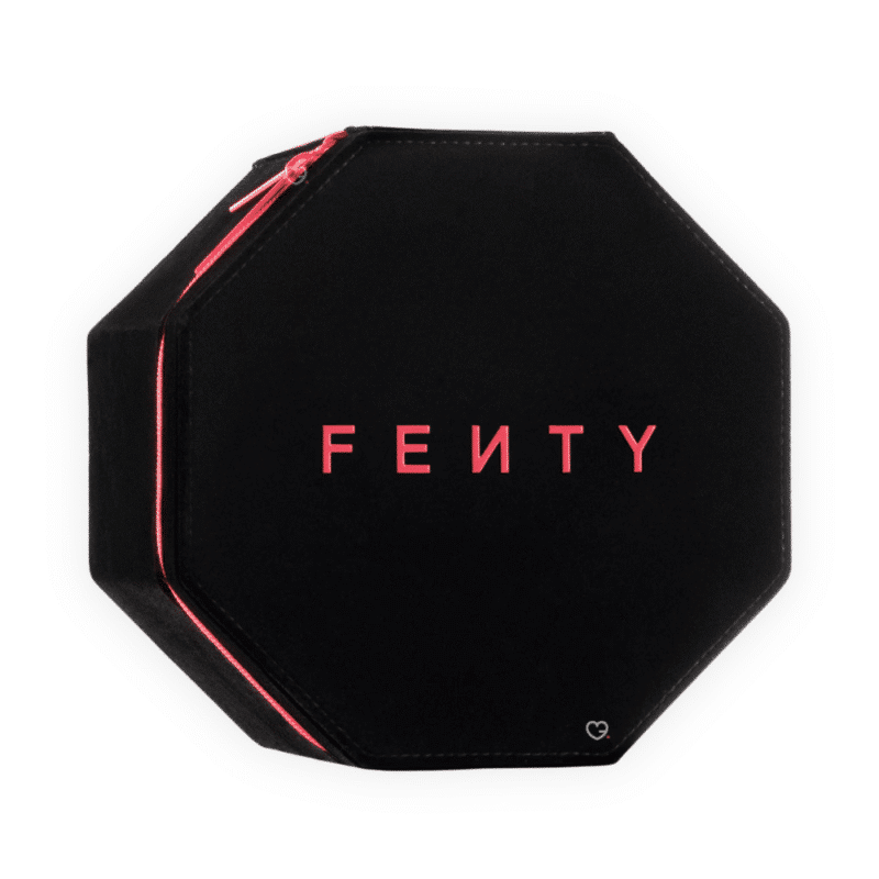 Fenty Beauty Adventskalender 2025 mit 12 limitierten Make-up- und Skincare-Highlights in festlicher Geschenkbox.