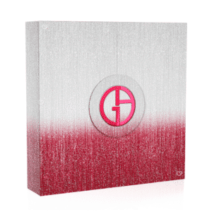 Giorgio Armani Adventskalender 2025 in roter Luxusbox mit 24 Beauty-Highlights wie Parfum, Make-up und Skincare.