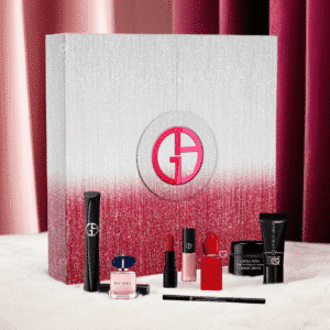 Giorgio Armani Adventskalender 2025 in roter Luxusbox mit 24 Beauty-Highlights wie Parfum, Make-up und Skincare.