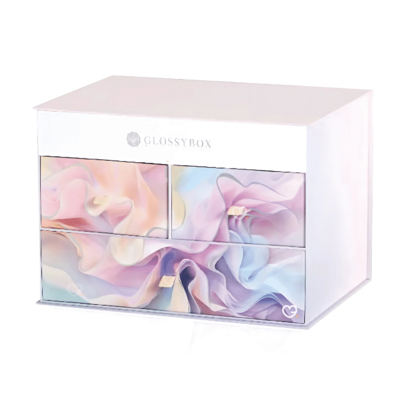 Glossybox Adventskalender 2025 in festlicher Box mit 27 Beauty-Produkten, 19 Fullsize von Marken wie Rituals und Medik8.
