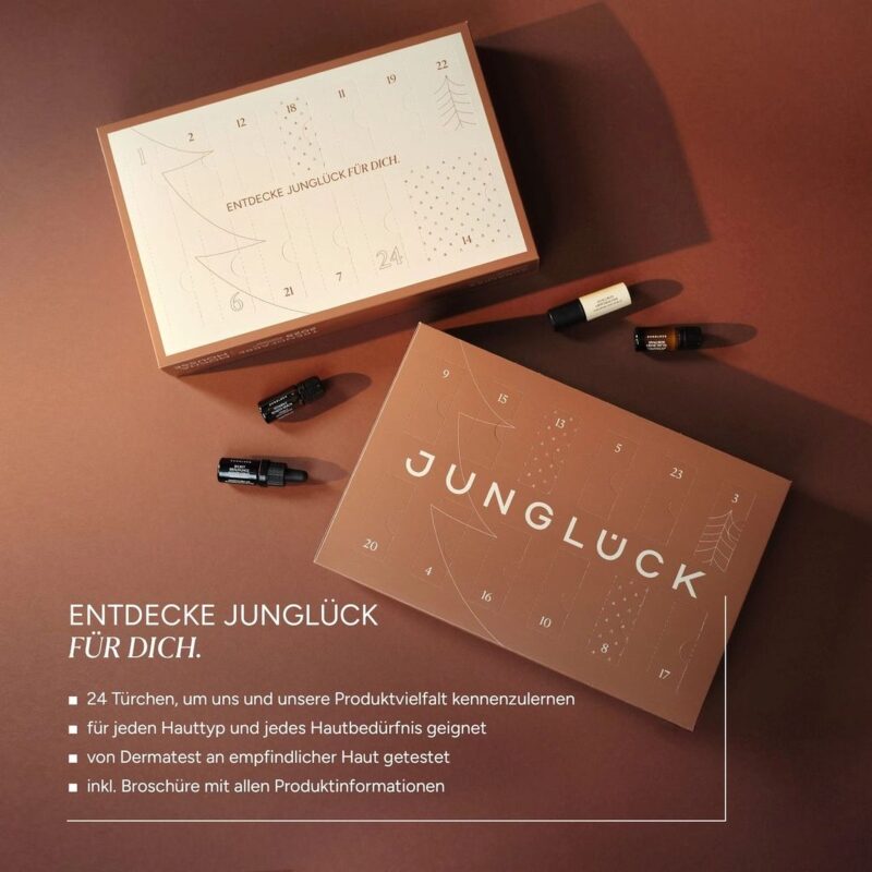 JUNGLÜCK Adventskalender 2025 mit 24 veganen Naturkosmetik-Minis, Bestseller-Seren und Gutschein in limitierter Box.