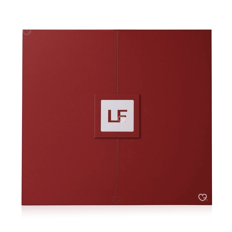 LOOKFANTASTIC Adventskalender 2025 mit 28 Beauty-Highlights, 17 Fullsize-Produkten und festlich luxuriösem Design.
