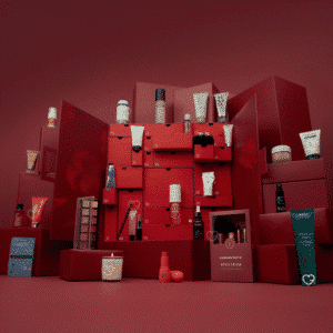 LOOKFANTASTIC Adventskalender 2025 mit 28 Beauty-Highlights, 17 Fullsize-Produkten und festlich luxuriösem Design.