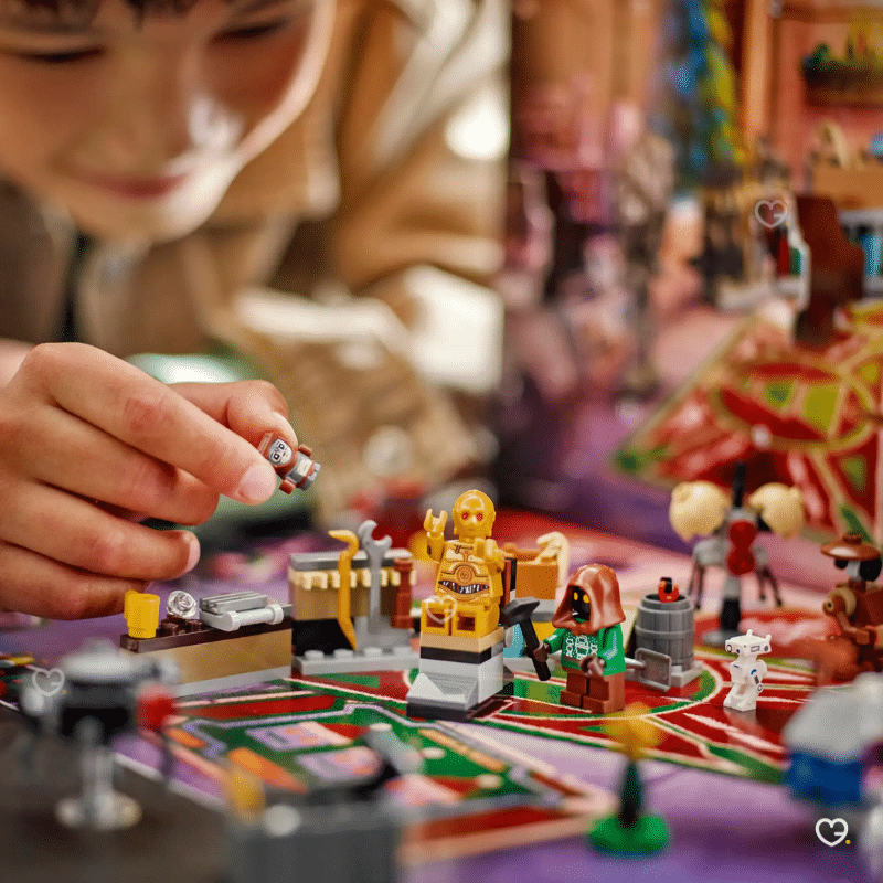 Lego Star Wars Adventskalender 2025 (75418) mit 263 Teilen, 24 Überraschungen und exklusiven Minifiguren wie BB-8 im Schneemannkostüm.