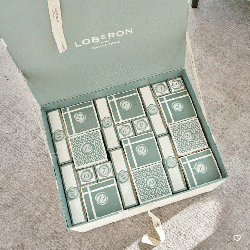 Loberon Adventskalender 2025 Calavira mit 24 edlen Deko-, Tisch- und Papeterie-Überraschungen in festlicher Box.