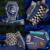 Mercredi Deluxe – Cineraplicas Adventskalender 2025 mit 24 Fanartikeln wie Schmuck, Figuren und Accessoires für Wednesday-Fans.