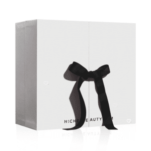 Niche-Beauty Adventskalender 2025 mit 24 Luxusprodukten aus Skincare, Make-up, Parfum und Lifestyle in eleganter Box.