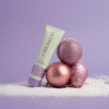 Pink Box Adventskalender 2025 mit 24 Beauty-Highlights wie Serum, Mascara und Eyeshadow Palette für festliche Selfcare.