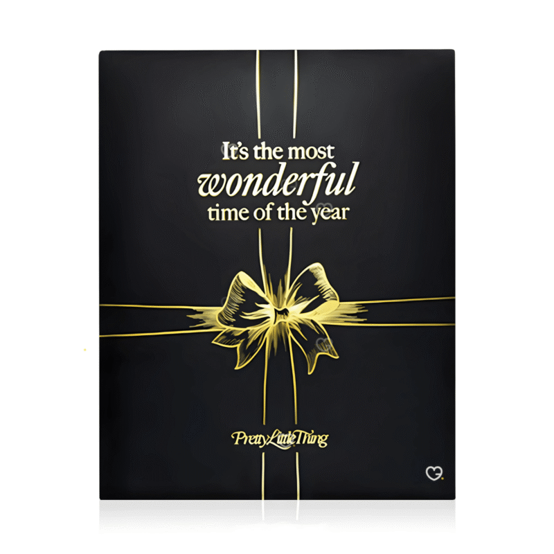 Prettylittlething Adventskalender 2025 mit 24 Beauty-Überraschungen wie Make-up, Haut- und Haarpflege im festlichen Design.