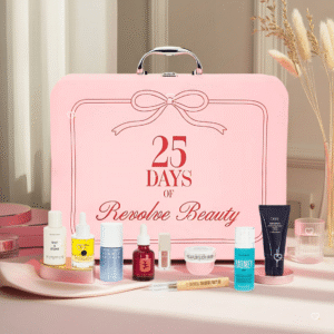 Revolve Adventskalender 2025 mit 25 Luxus-Beautyprodukten von Marken wie Olaplex, Dr. Barbara Sturm und Pat McGrath