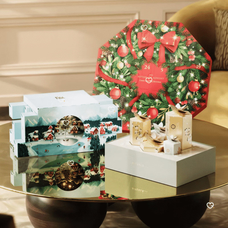 Rituals Premium Adventskalender 2025 mit 25 luxuriösen Beauty- und Wellness-Überraschungen in edler festlicher Box.