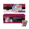 TCG Pokemon Adventskalender 2025 mit 6 Boostern, 28 Glitzerkarten, Stickern und Münzen für Sammler:innen und Kinder.