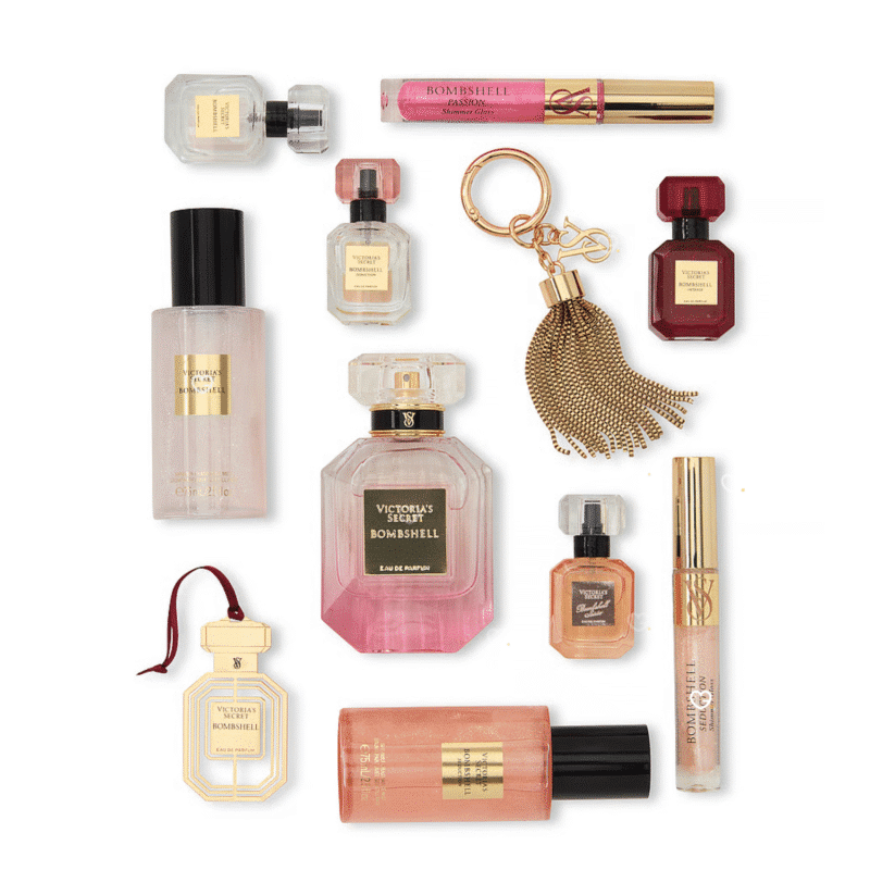 Victoria's Secret Adventskalender 2025 mit 12 Bombshell Beauty-Highlights wie Eau de Parfum, Gloss und Mini Mists in festlicher Box.