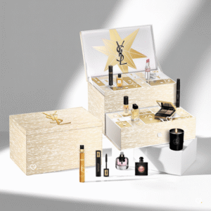 YSL Beauty Adventskalender 2025 in gold-schwarzer Box mit 24 luxuriösen Mini-Parfums, Skincare, Make-up und Accessoires.