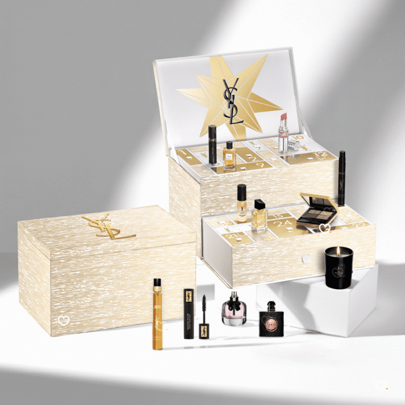 YSL Beauty Adventskalender 2025 in gold-schwarzer Box mit 24 luxuriösen Mini-Parfums, Skincare, Make-up und Accessoires.