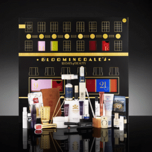 bloomingdales Adventskalender 2025 mit 27 Luxus-Beautyprodukten, inkl. 9 Originalgrößen von Marken wie La Mer und Jo Malone