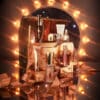 Charlotte Tilbury Adventskalender 2025 in goldener Box mit 12 luxuriösen Make-up- und Skincare-Bestsellern, teils Full-Size.