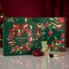 Douglas Adventskalender 2026 geöffnet mit 24 Türchen und Beauty-Produkten