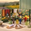 Geöffneter L'Occitane Adventskalender 2026 mit Pflegeprodukten vor provenzalischer Kulisse