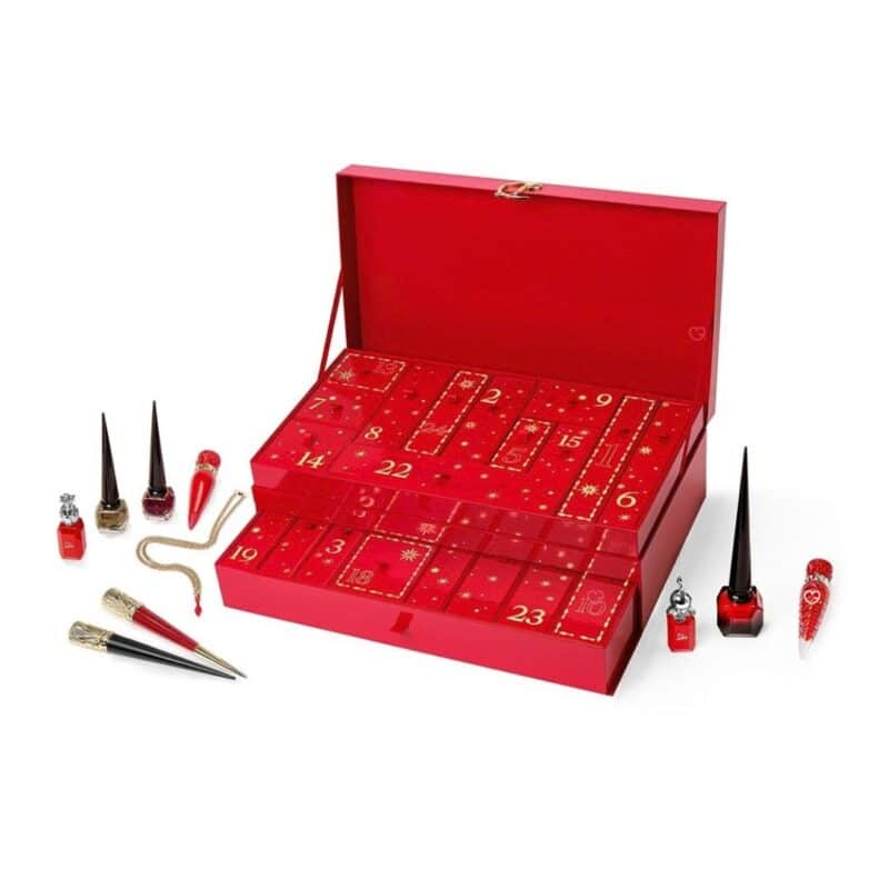 Christian Louboutin Adventskalender 2026, geoeffnet auf weissem Hintergrund