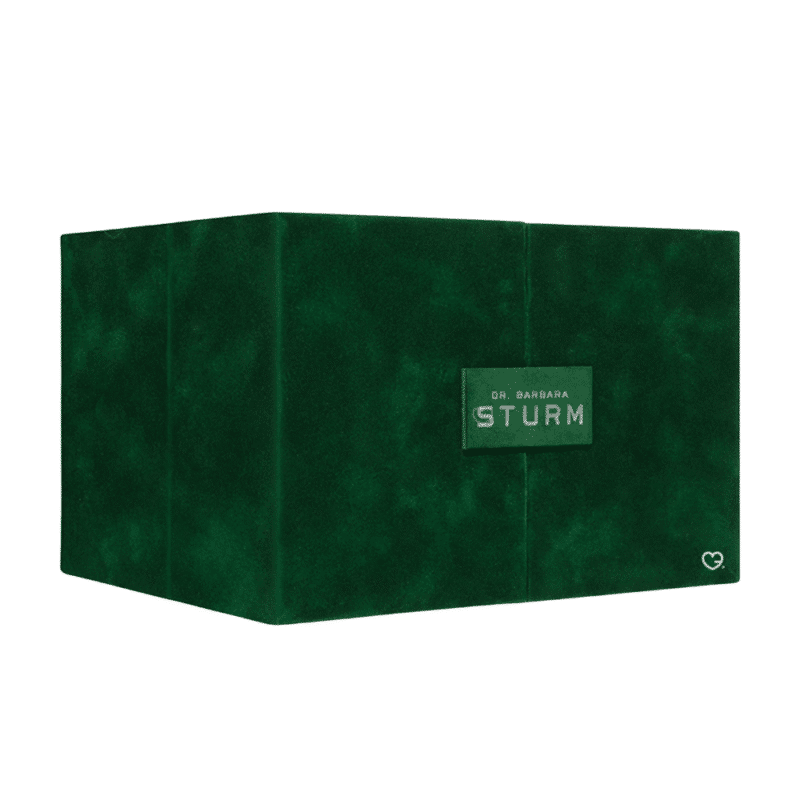 Dr. Barbara Sturm Adventskalender 2025 mit 24 luxuriösen Skincare‑Essentials in eleganter weiß‑goldener Geschenkbox.