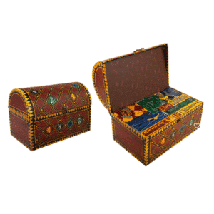 Harry Potter - Quidditch Adventskalender 2025 mit 24 magischen Fanartikeln wie Socken, Pins und Schmuck für Sammler:innen.