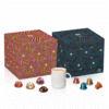 Nespresso Vertuo Adventskalender 2025 mit 24 Kaffeekapseln und limitierter Porzellantasse in festlicher Geschenkbox.