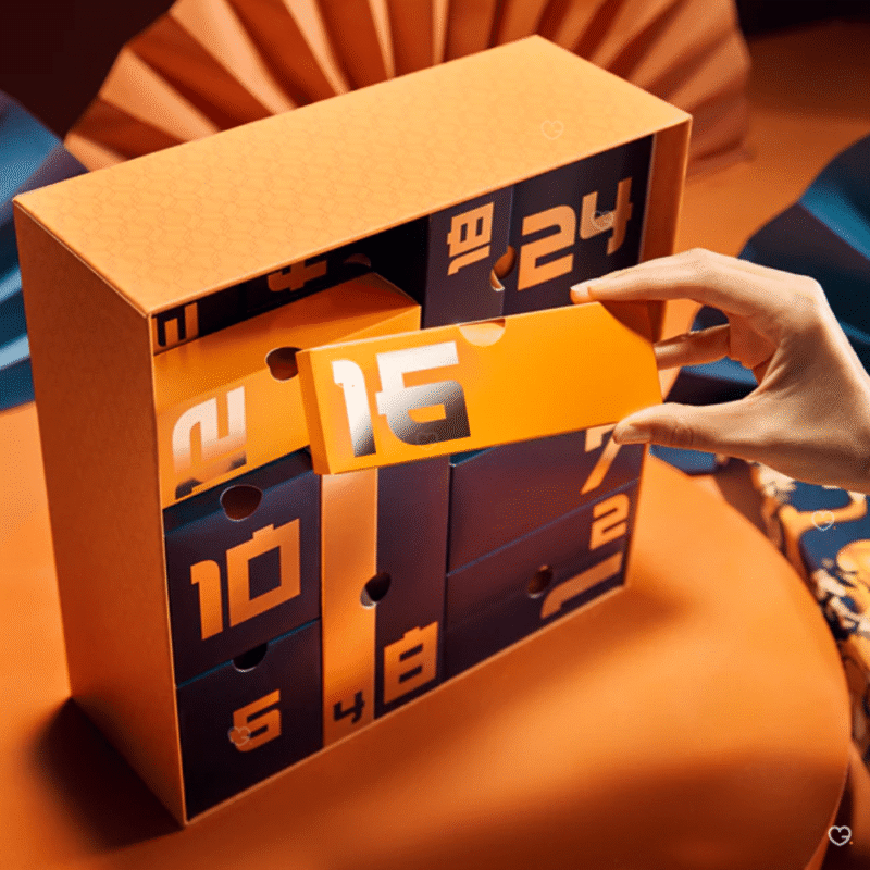 Notino KBeauty Adventskalender 2025 in rosa-goldener Box mit 24 koreanischen Pflege- und Make-up-Highlights im Premiumdesign.